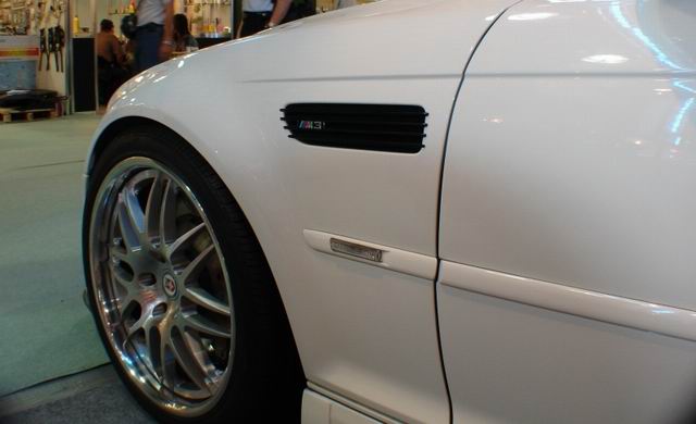 BMW E46 M3�t�F���_�[�p�l���Ɋւ��ẮC���[���ɂĂ��₢���킹���������B